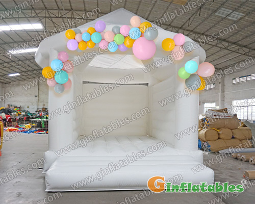GC-017 White wedding castle with roof