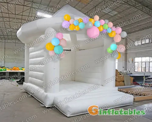 GC-017 White wedding castle with roof